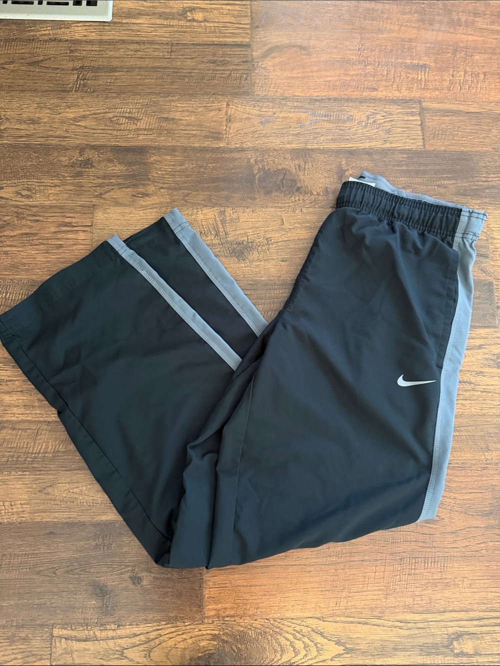 Men’s Nike black with stripe windbreaker pants